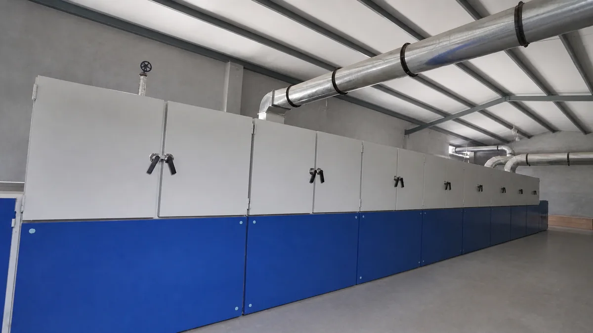 Heat-pump drying system used after cotton washing and dewatering